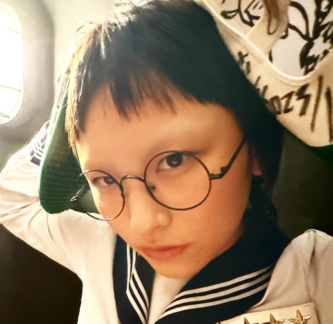 新しい学校のリーダーズ　SUZUKA　すずか　ボーカル　眉毛　ない　なし　全剃り　なぜ　理由　紅白