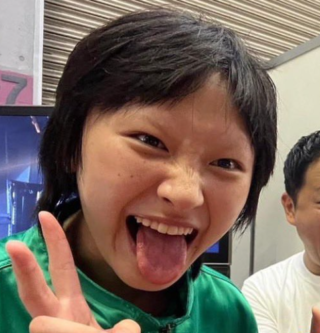 新しい学校のリーダーズ　SUZUKA　すずか　ボーカル　眉毛　ない　なし　全剃り　なぜ　理由　紅白