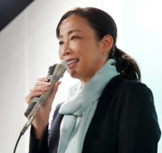 横浜市長選挙で初当選した原沢敦美氏の画像